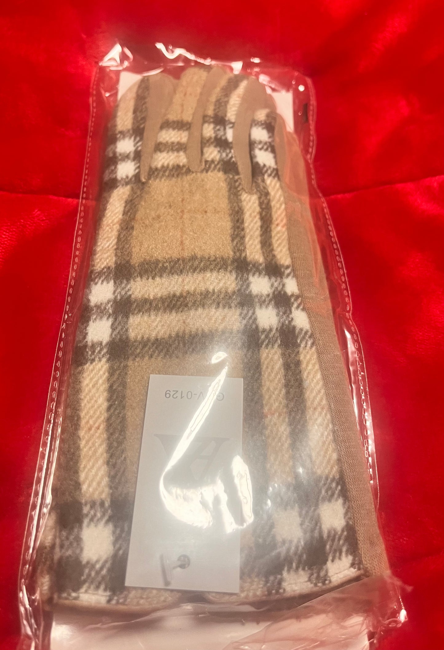 Beige classy warm gloves